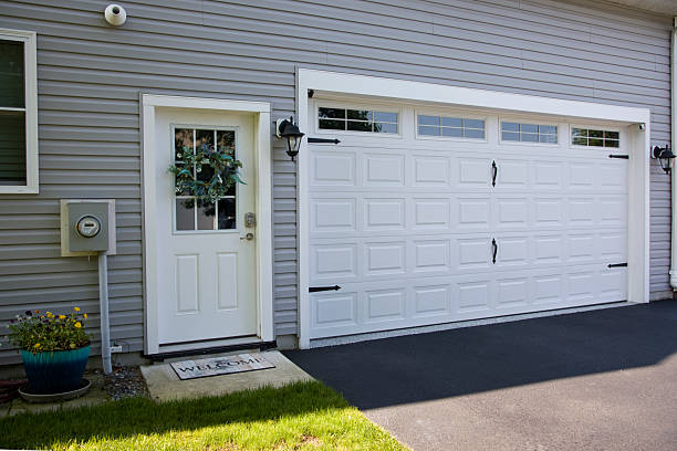 24/7 Emergency Garage Door Panel Replacement experts in Dickinson County County, KS
